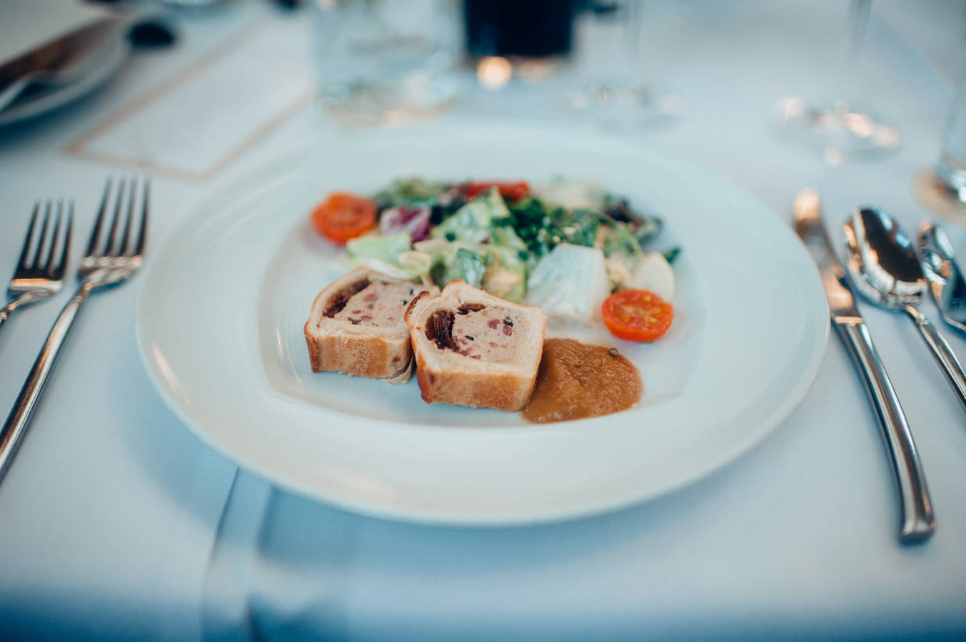 Wir sind Gastgeber aus Leidenschaft und machen Ihre Gäste glücklich, nicht nur satt.