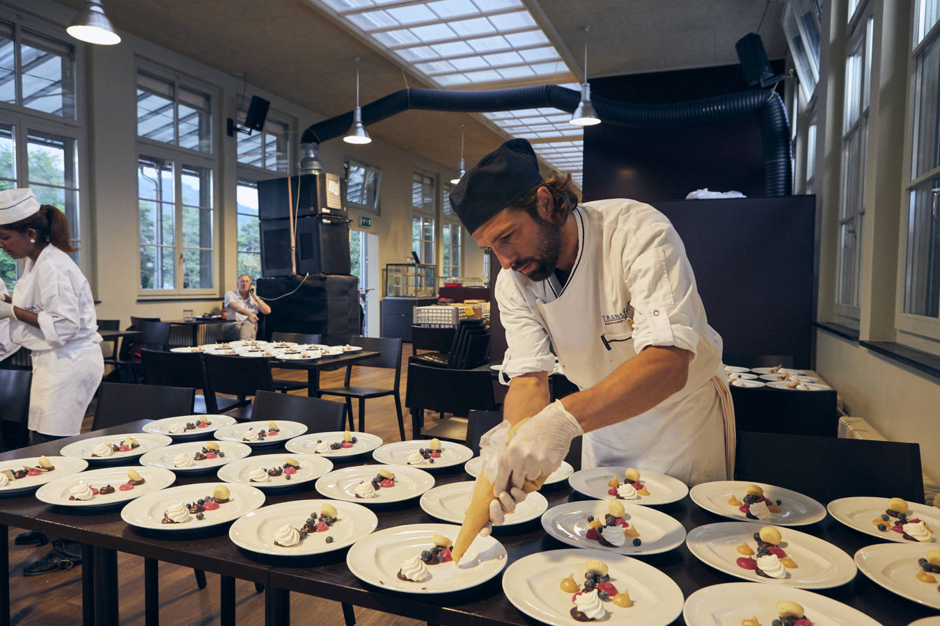 Gerne kümmern wir uns um das kulinarische Wohl, während Sie das Fest mit Ihren Gästen geniessen.