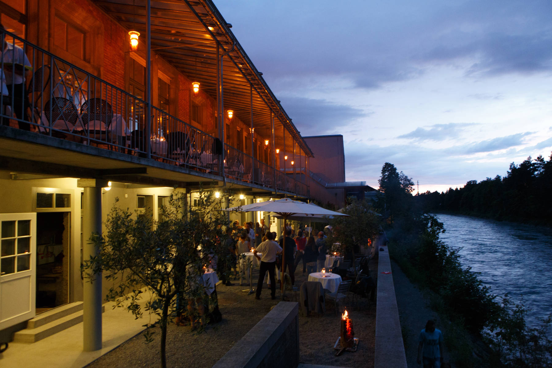 Wir sind Ihr Cateringpartner für Bankette, Apéros, Brunch, Traueressen, Grillplausch, Firmenanlass, Hochzeiten, Familienfest, Taufe, Konfirmation, Geburtstagsfest, Vereinsanlass ab 50 Personen. Foto Stiftung TRANSfair Thun