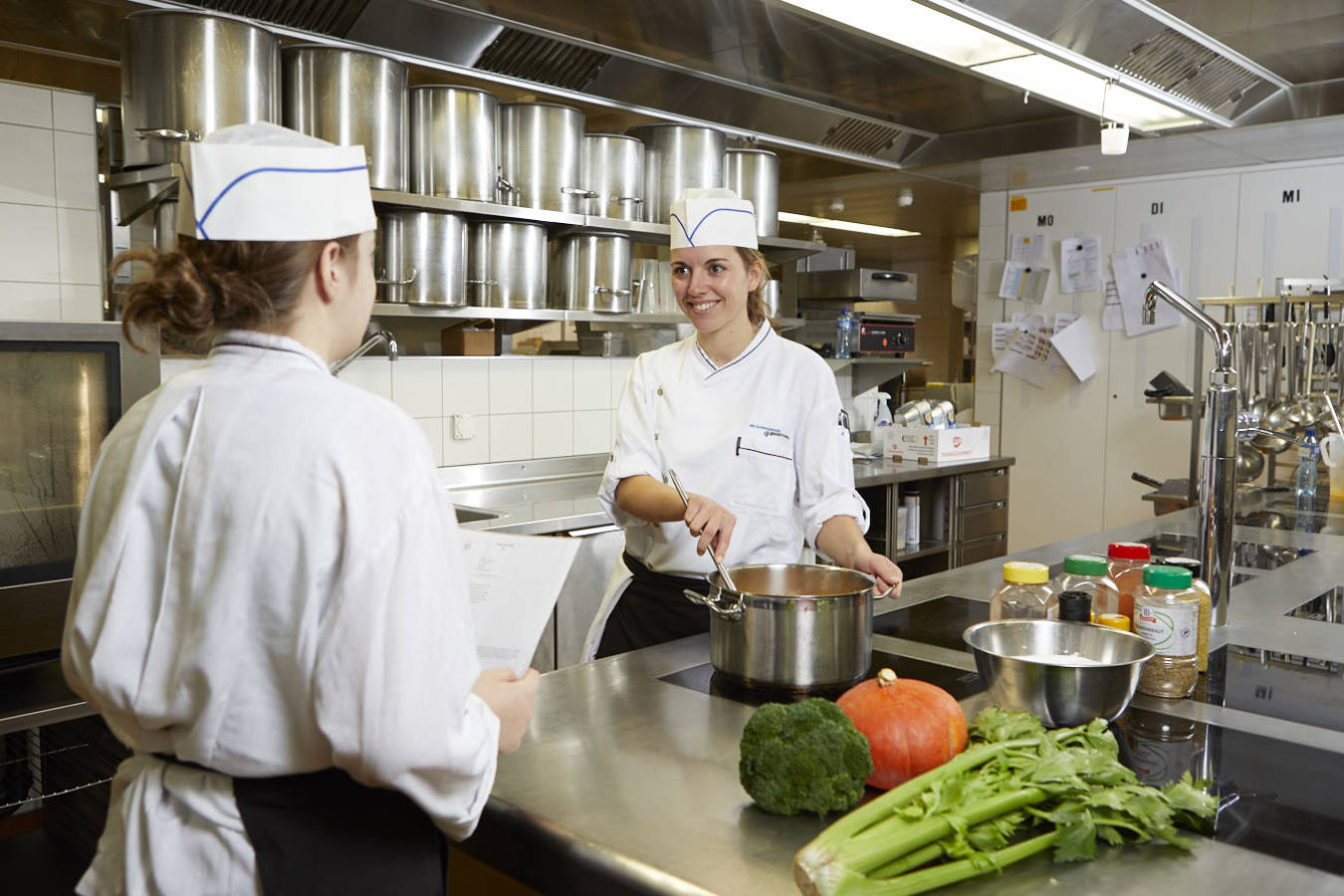 TRANSfair bildet Lernende aus in verschiedenen Berufsfeldern.