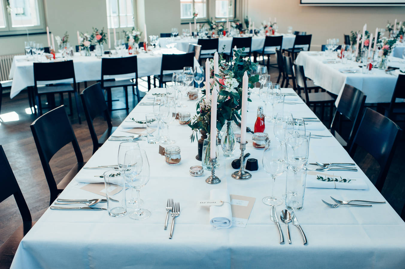 Gerne kümmern wir uns um das kulinarische Wohl, während Sie das Fest mit Ihren Gästen geniessen. Wir sind Ihr Cateringpartner für Bankette, Apéros, Brunch, Traueressen, Grillplausch, Firmenanlass, Hochzeiten, Familienfest, Taufe, Konfirmation, Geburtstagsfest, Vereinsanlass ab 50 Personen.