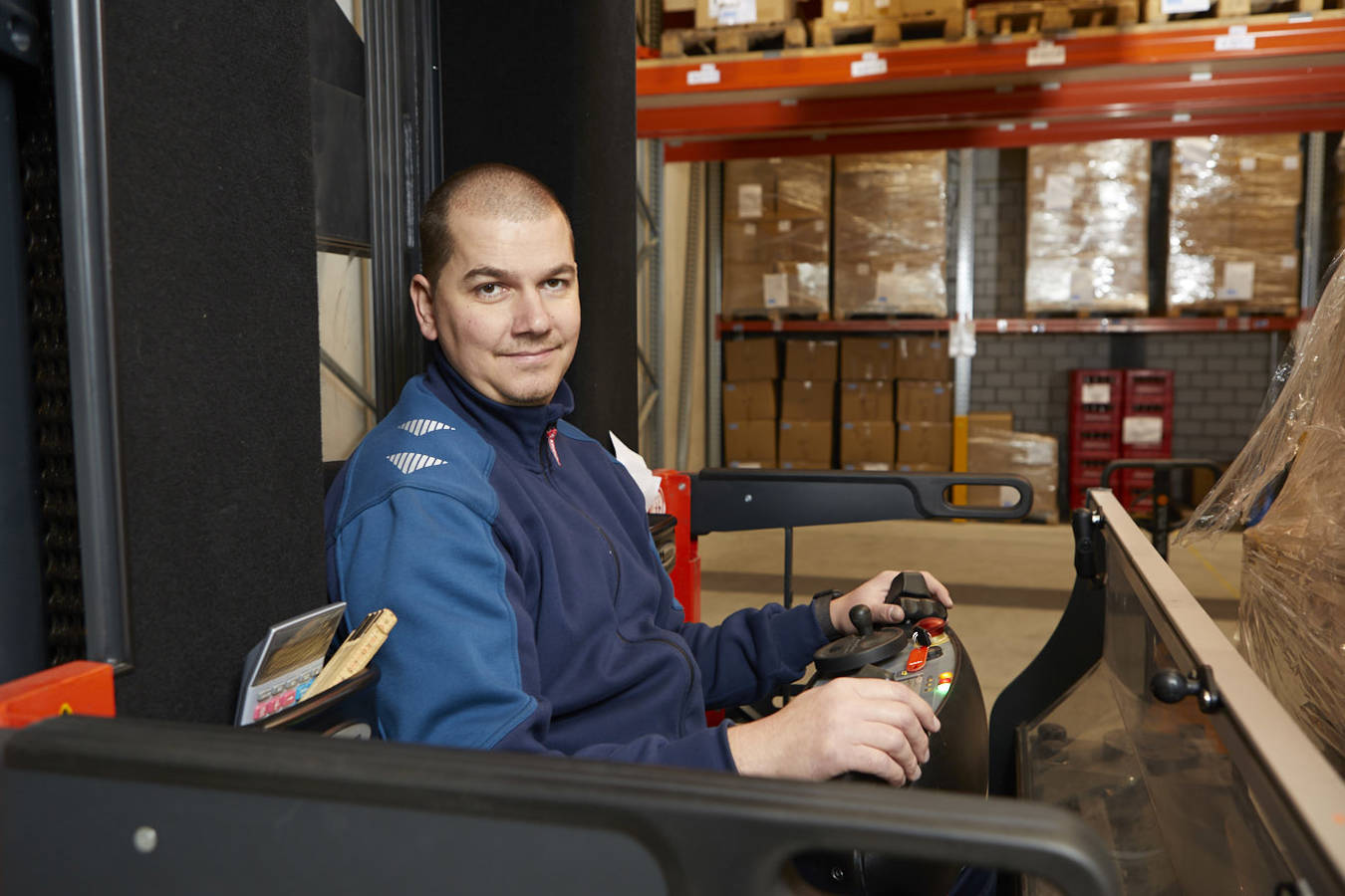 Ich bin zuständig für die Belieferung unserer Restaurants und Kantinen im Raum Thun und Steffisburg sowie für den Mahlzeitendienst am Mittag für die Kitas.