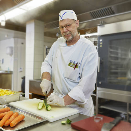 Freuen Sie sich von Montag bis Freitag auf ein reichhaltiges Mittagsbuffet aus regionalen und frischen Produkten in unseren TRANSfair-Restaurants. 