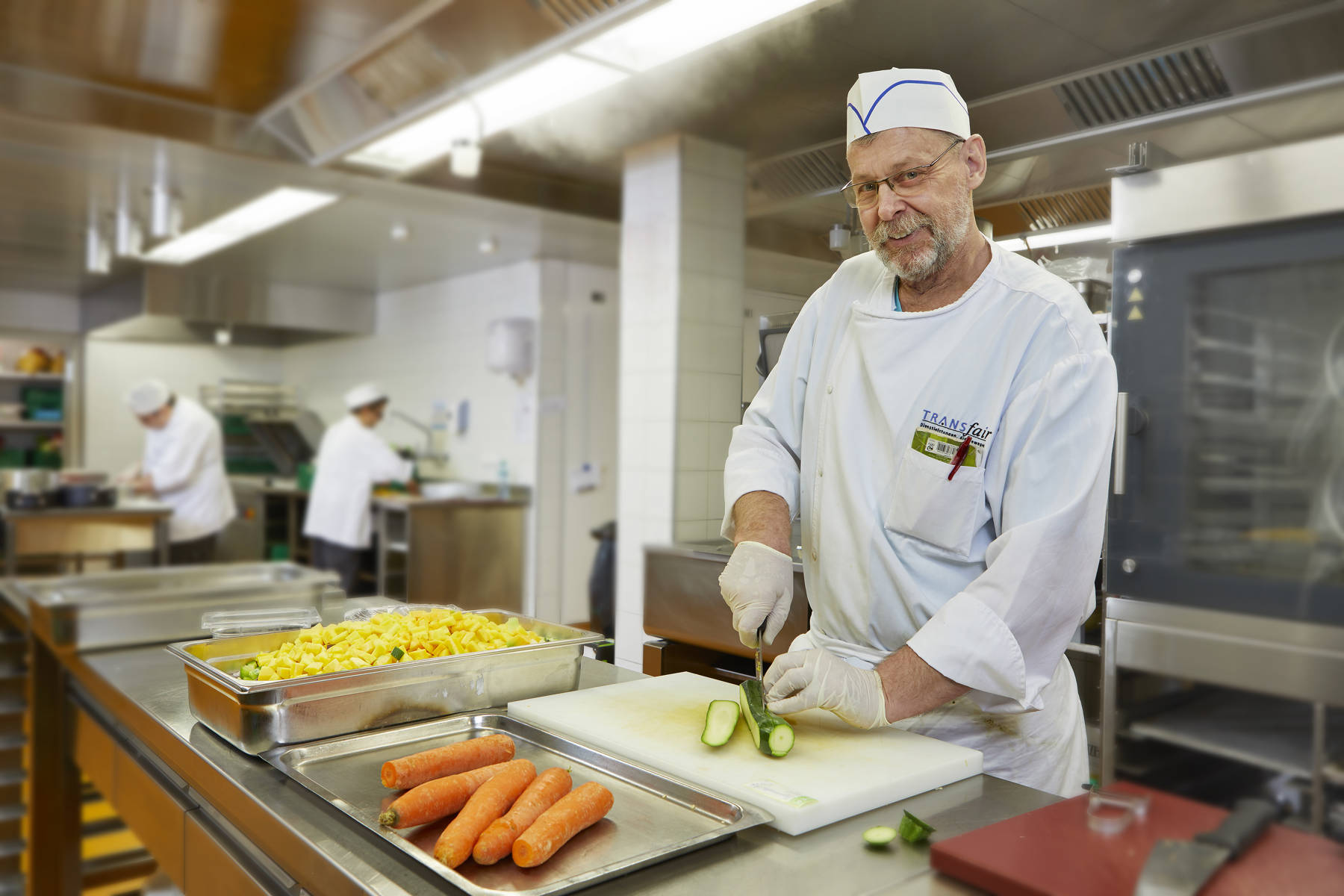 Freuen Sie sich von Montag bis Freitag auf ein reichhaltiges Mittagsbuffet aus regionalen und frischen Produkten in unseren TRANSfair-Restaurants.
