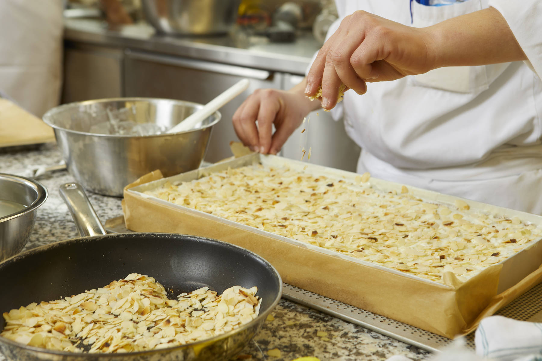 Für den Mahlzeitendienst wird eine gesunde und ausgewogene Mahlzeit zubereitet.