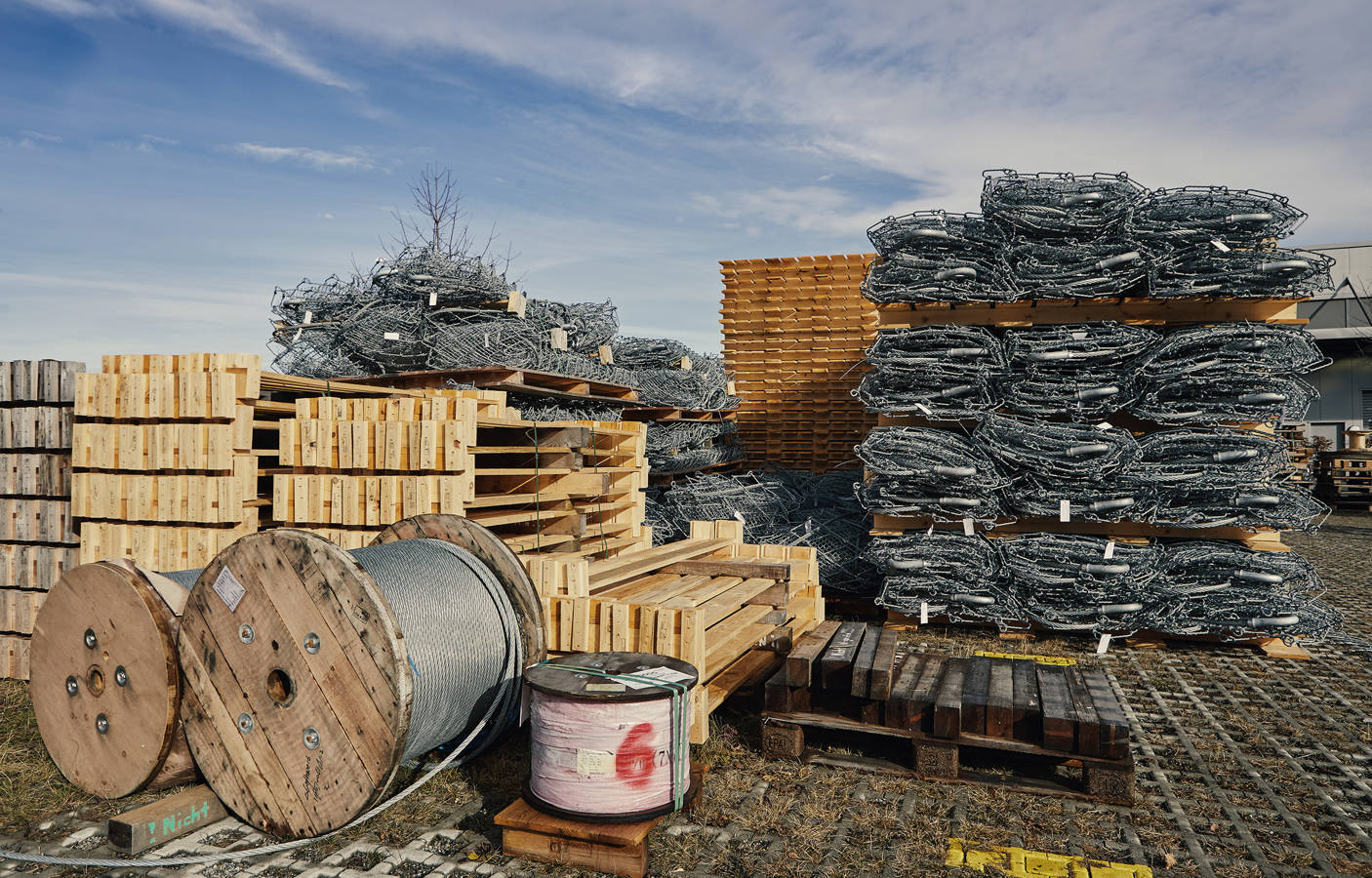 Dank langjähriger Erfahrung in der Produktion und Montage von Industrieteilen liefern wir professionelle und termingerechte Resultate. Präzision bei der mechanischen Fertigung und Montage ist unser Qualitätsmerkmal. Wir fertigen hochwertige Teile und Komponenten und montieren Baugruppen für Sie.