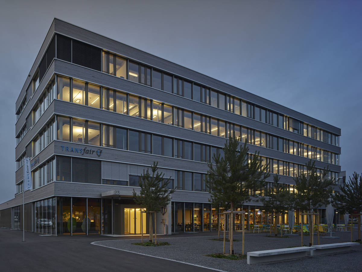 Transfair Hauptgebäude bei Nacht. Wunderschön für abendliche Anlässe.
