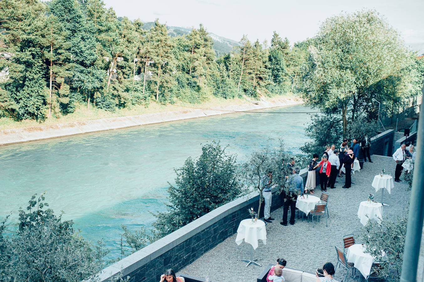 Gerne kümmern wir uns um das kulinarische Wohl, während Sie das Fest mit Ihren Gästen geniessen. Wir sind Ihr Cateringpartner für Bankette, Apéros, Brunch, Traueressen, Grillplausch, Firmenanlass, Hochzeiten, Familienfest, Taufe, Konfirmation, Geburtstagsfest, Vereinsanlass ab 50 Personen. Foto Stiftung TRANSfair Thun