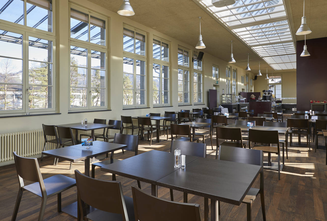 Der grosse Saal mit Platz für bis zu 100 Personen kann ebenfalls für Anlässe gebucht werden.