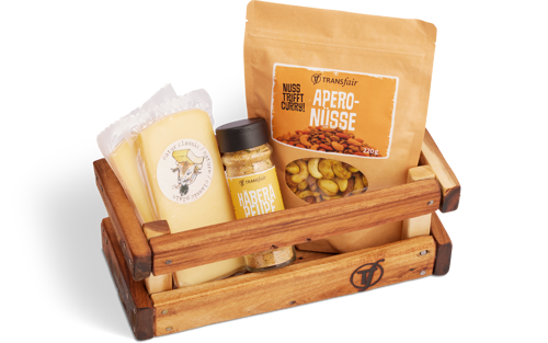 Raclette-Set im Holzkorb: Raclettekäse, Husgwürz «Häberepfupf» und Zucchetti-Chutney