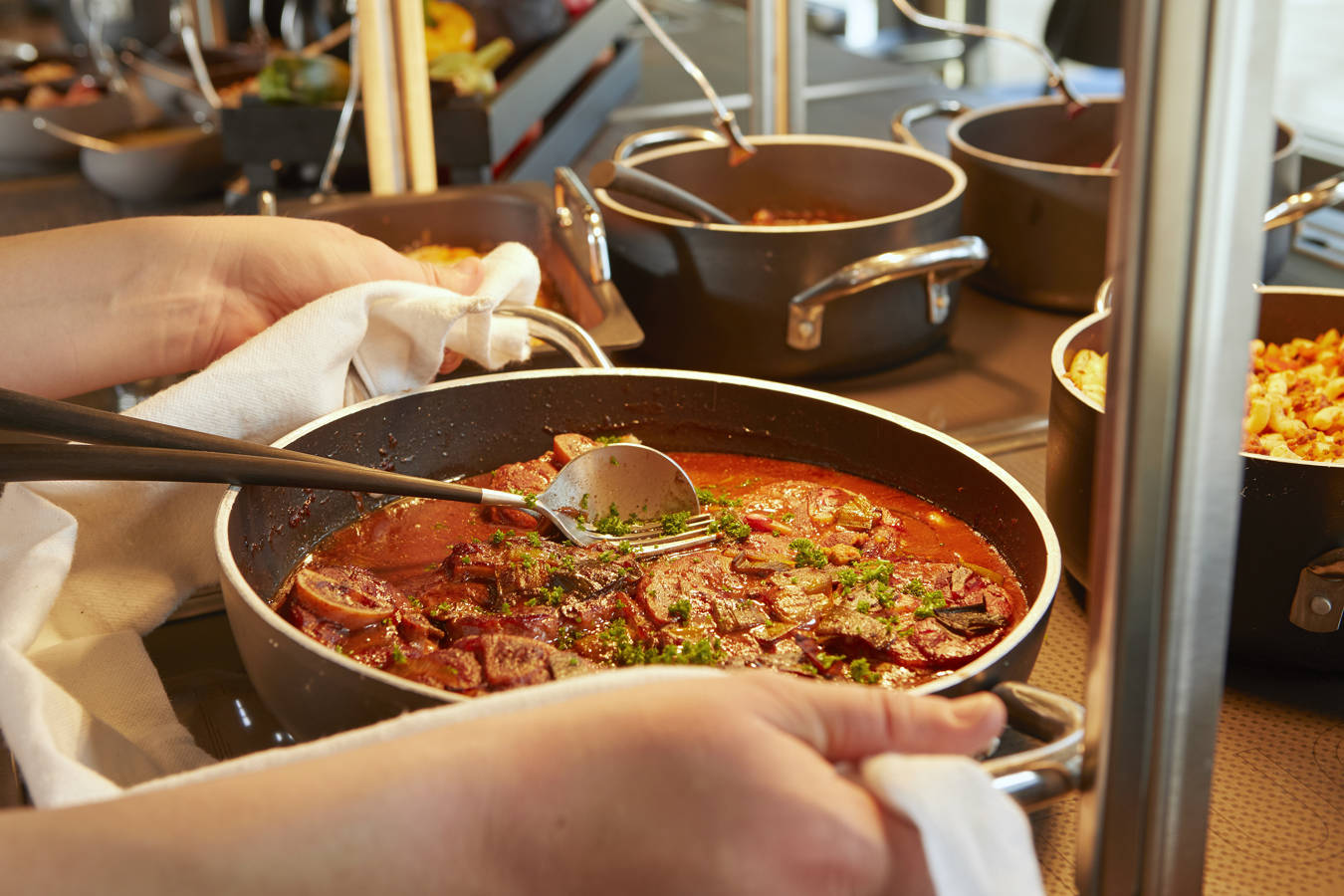 Möchten Sie gut, gesund und lecker zu Mittag essen? Dann sind Sie herzlich willkommen in den Gastronomiebetrieben von TRANSfair.